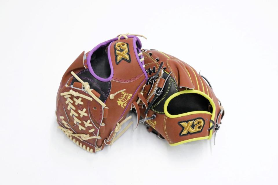 床田が今季使用する試合用グラブ（ザナックス社提供）