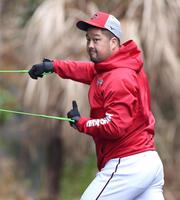 トレーニングする中崎（撮影・北村雅宏）