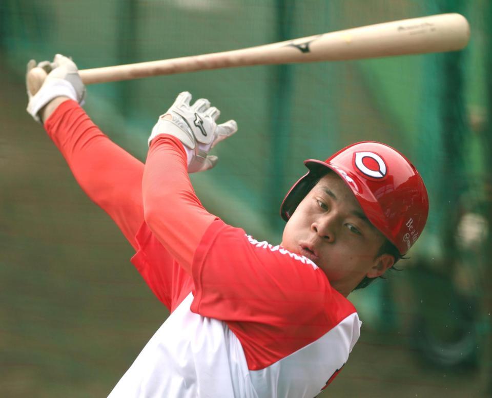 打撃練習する小林（撮影・北村雅宏）
