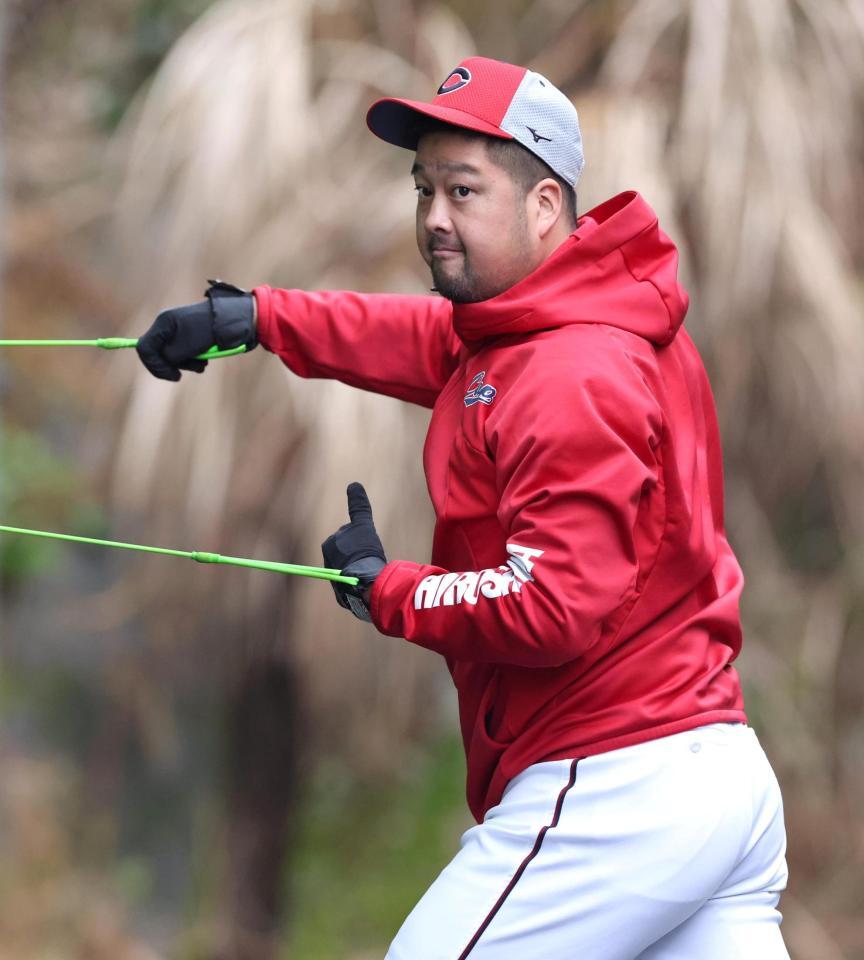 トレーニングする中崎（撮影・北村雅宏）