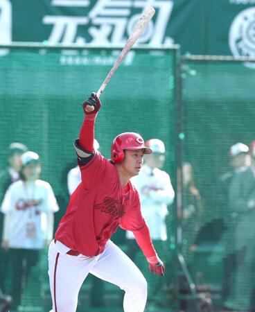 　シート打撃で安打を放つ小林（撮影・北村雅宏）