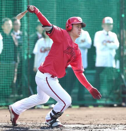 シート打撃で安打を放つ小林（撮影・北村雅宏）