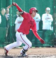 シート打撃で安打を放つ小林（撮影・北村雅宏）