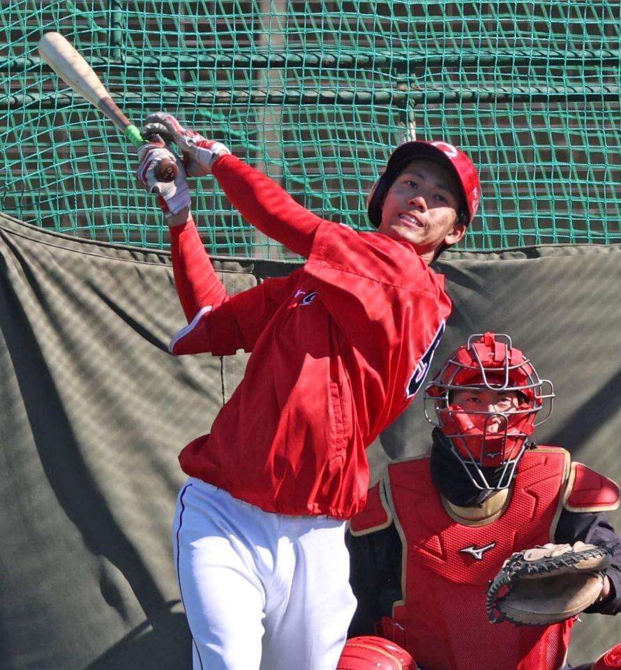 打撃練習する広島・西川篤夢（撮影・北村雅宏）