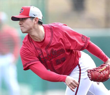 シート打撃に登板し、力投する益田＝２月７日