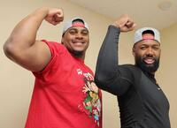 拳を見せるモンテロとファビアン（右）＝撮影・北村雅宏　