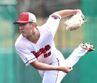 紅白戦の５回から登板する遠藤（撮影・北村雅宏）