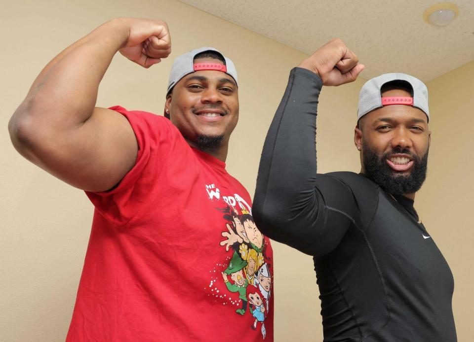 拳を見せるモンテロとファビアン（右）＝撮影・北村雅宏　