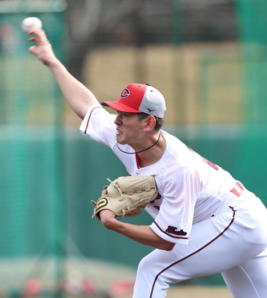 紅白戦の５回から登板する遠藤（撮影・北村雅宏）