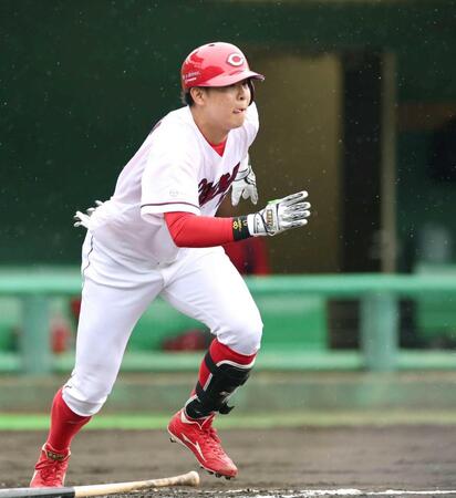 ２回、右前打を放つ平川（撮影・北村雅宏）