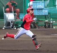 走塁練習する西川（撮影・北村雅宏）