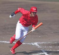 空振り三振に倒れた西川（撮影・北村雅宏）