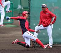 走塁練習する西川（撮影・北村雅宏）