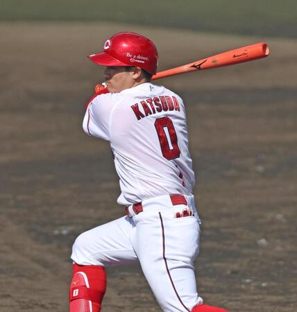 中前打を放つ勝田（撮影・北村雅宏）