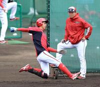 走塁練習する西川（撮影・北村雅宏）