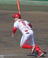 適時打を放つ勝田（撮影・北村雅宏）