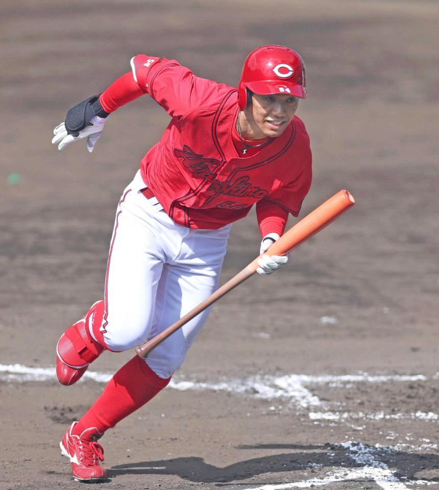 紅白戦の５回、空振り三振に倒れる