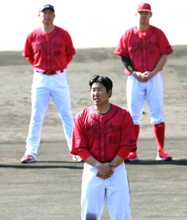 手締めのあいさつをする石原（中央）