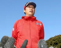 日南キャンプの総括を行う新井監督