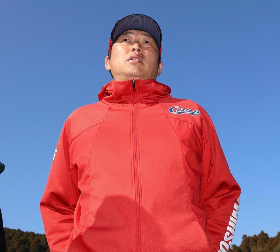 日南キャンプ総括を行う新井監督（撮影・北村雅宏）