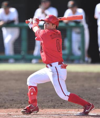 ７回、左前打を放つ勝田（撮影・開出牧）