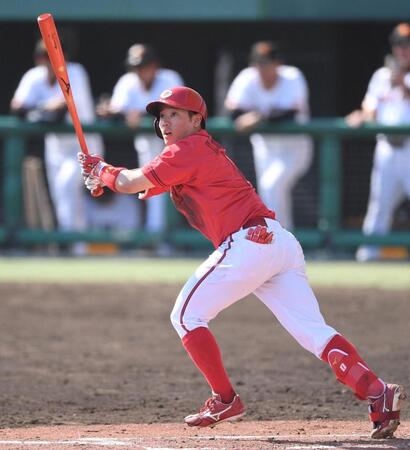 ７回、左前打を放つ勝田（撮影・開出牧）