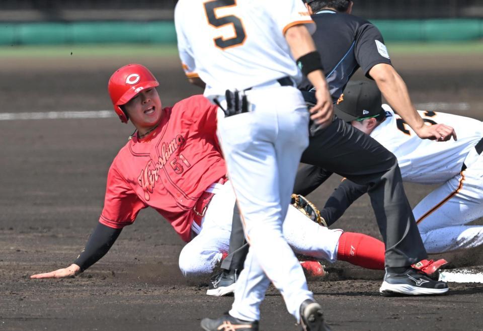 ３回、二盗を決める平川（撮影・飯室逸平）