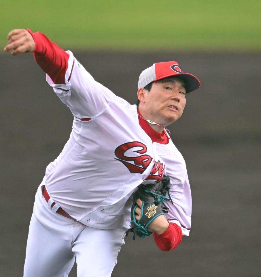 シート打撃に登板し力投する栗林（撮影・飯室逸平）