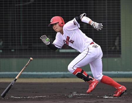 １回、安打を放つ平川