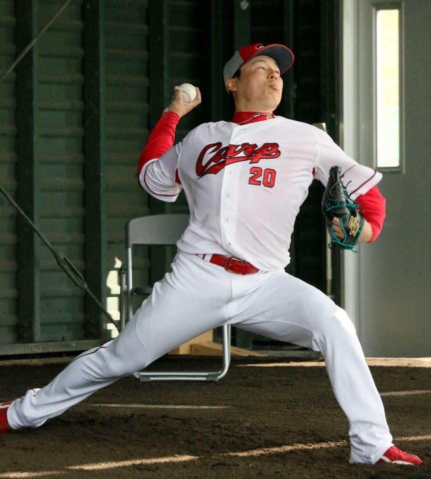 シート打撃登板後、ブルペンで投げ込む