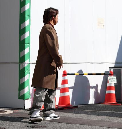 一礼した後、無言で車に向かう広島・羽月隆太郎被告（撮影・北村雅宏）