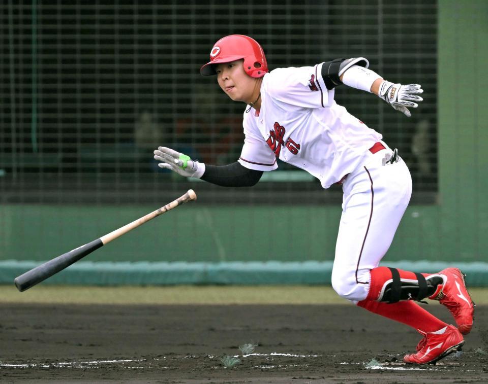 １回、中前打を放つ平川　