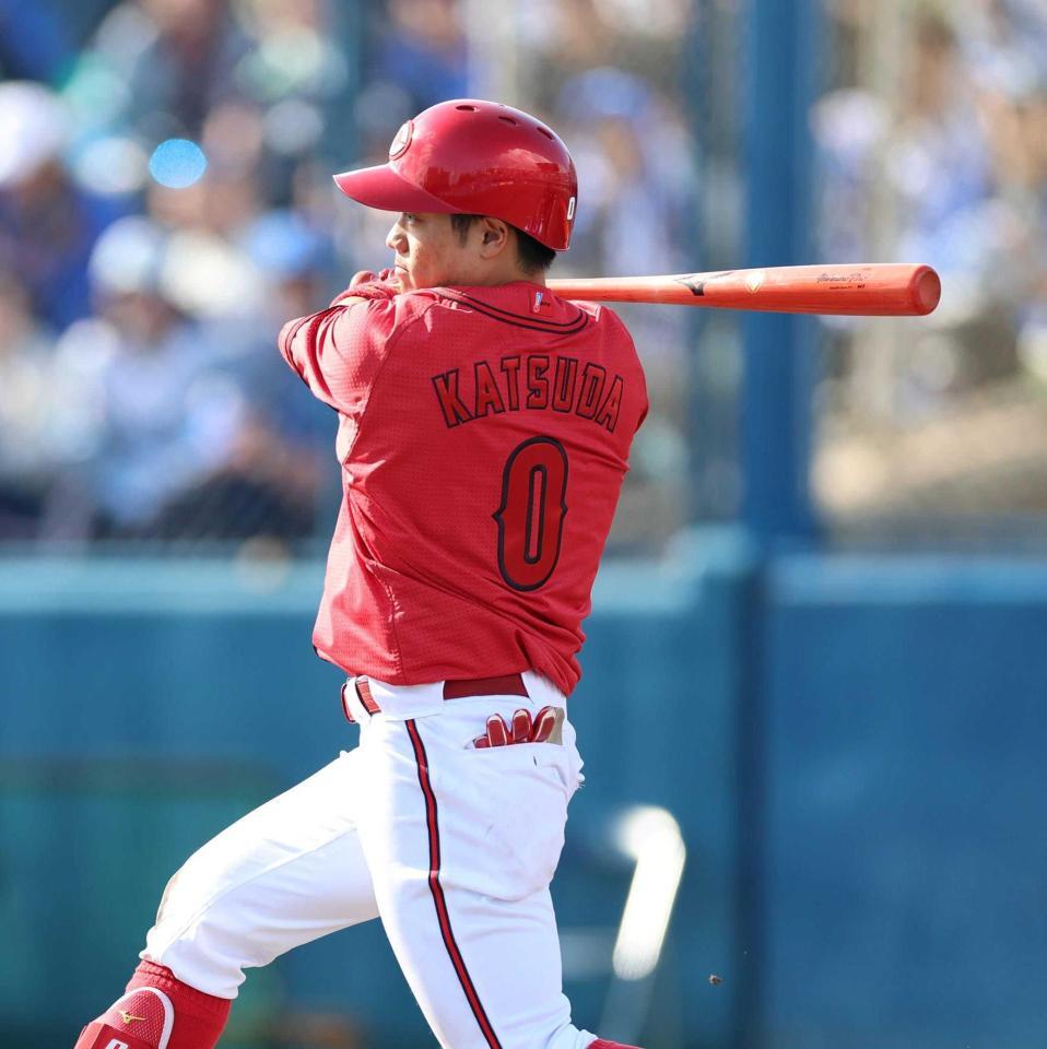 ９回、中前打を放つ勝田　