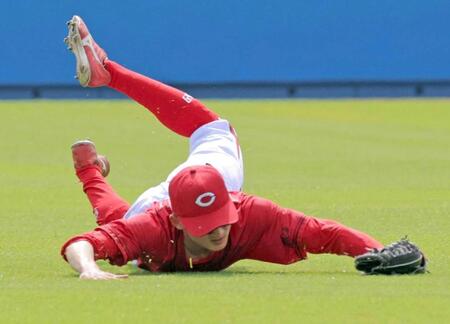 ２回、上川畑の打球を好捕する辰見