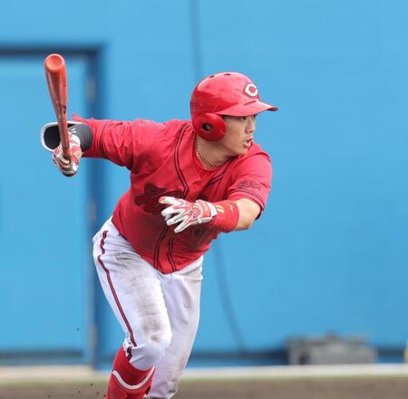 ８回、三塁打を放つ勝田（撮影・北村雅宏）