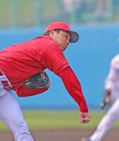 先発し力投する栗林（撮影・北村雅宏）