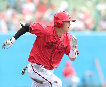 ５回、左前打を放ち、駆け出す平川（撮影・北村雅宏）