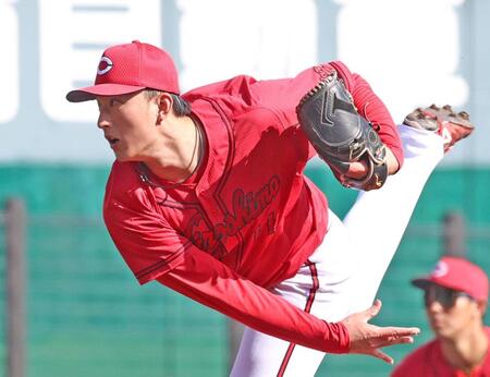 ５回から登板する斉藤汰（撮影・北村雅宏）