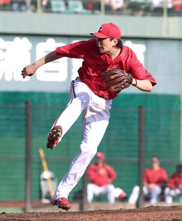 ６回から登板する大瀬良（撮影・北村雅宏）