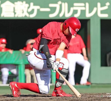 ９回、空振り三振に倒れる平川（撮影・北村雅宏）