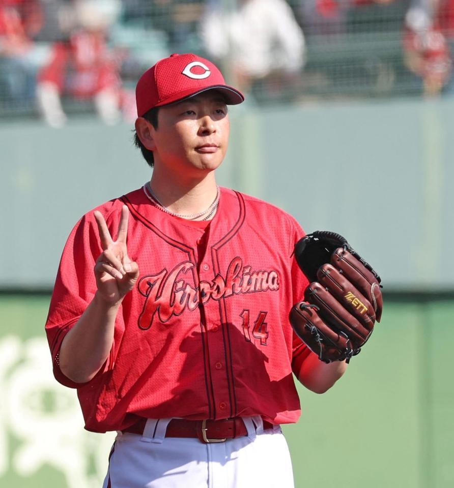 ６回、伊藤裕を空振り三振に仕留めた大瀬良（撮影・北村雅宏）