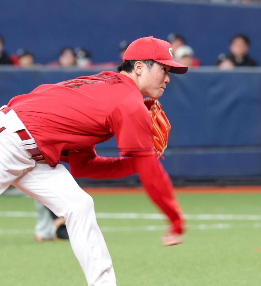 ３回から２番手で登板して力投する森下（撮影・立川洋一郎）　