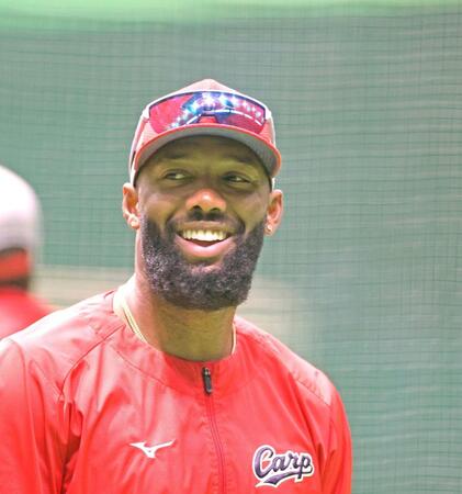 練習中に笑顔を見せるファビアン（撮影・北村雅宏）