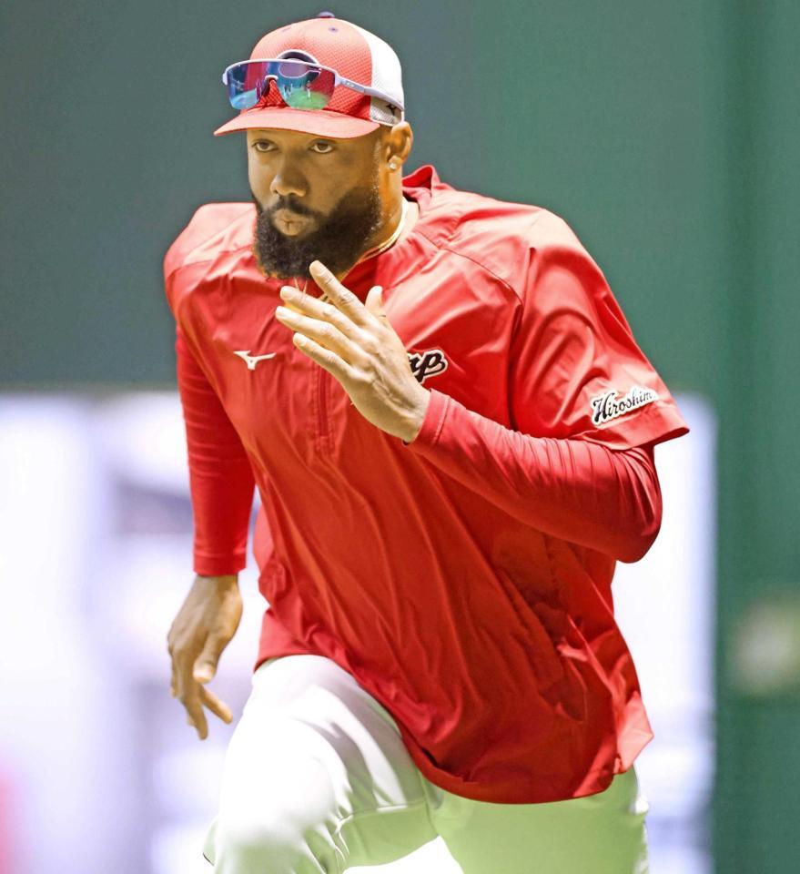 ダッシュし汗を流すファビアン（撮影・北村雅宏）