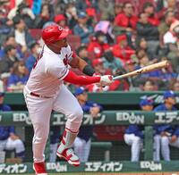 ２回、同点ソロを放つモンテロ（撮影・北村雅宏）