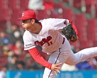 ８回から登板する斉藤汰（撮影・北村雅宏）