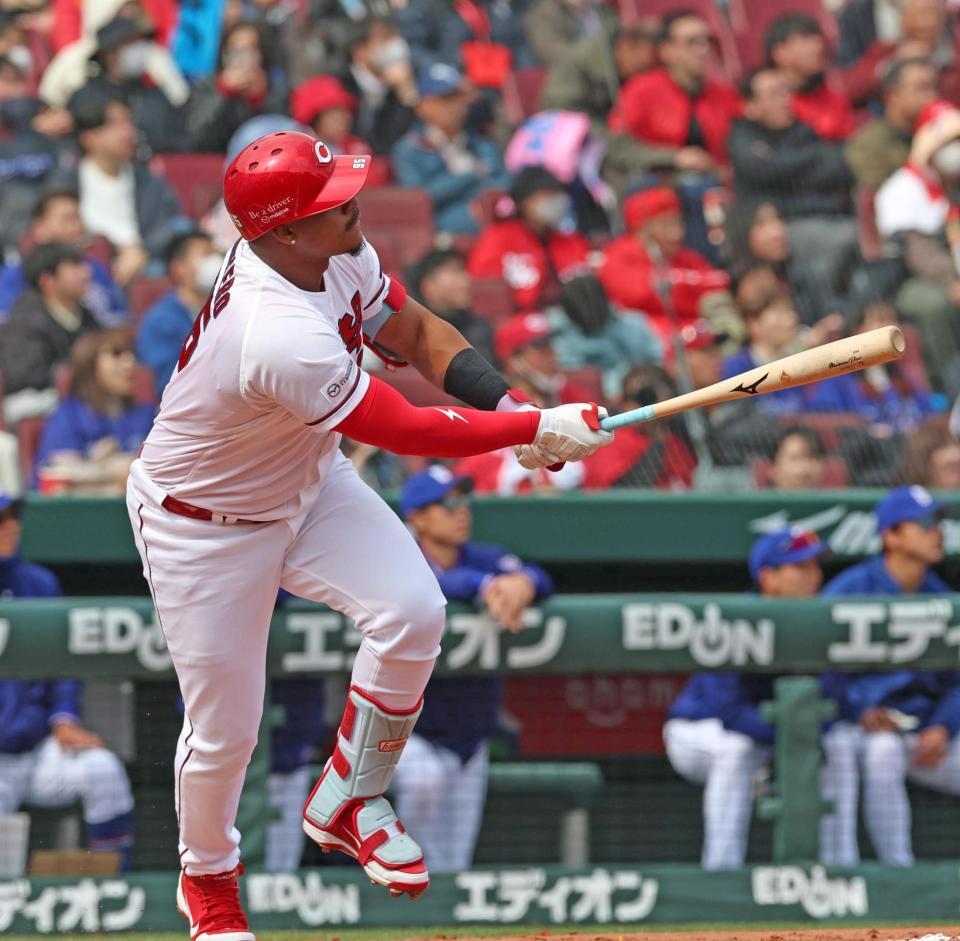 ２回、同点ソロを放つモンテロ（撮影・北村雅宏）