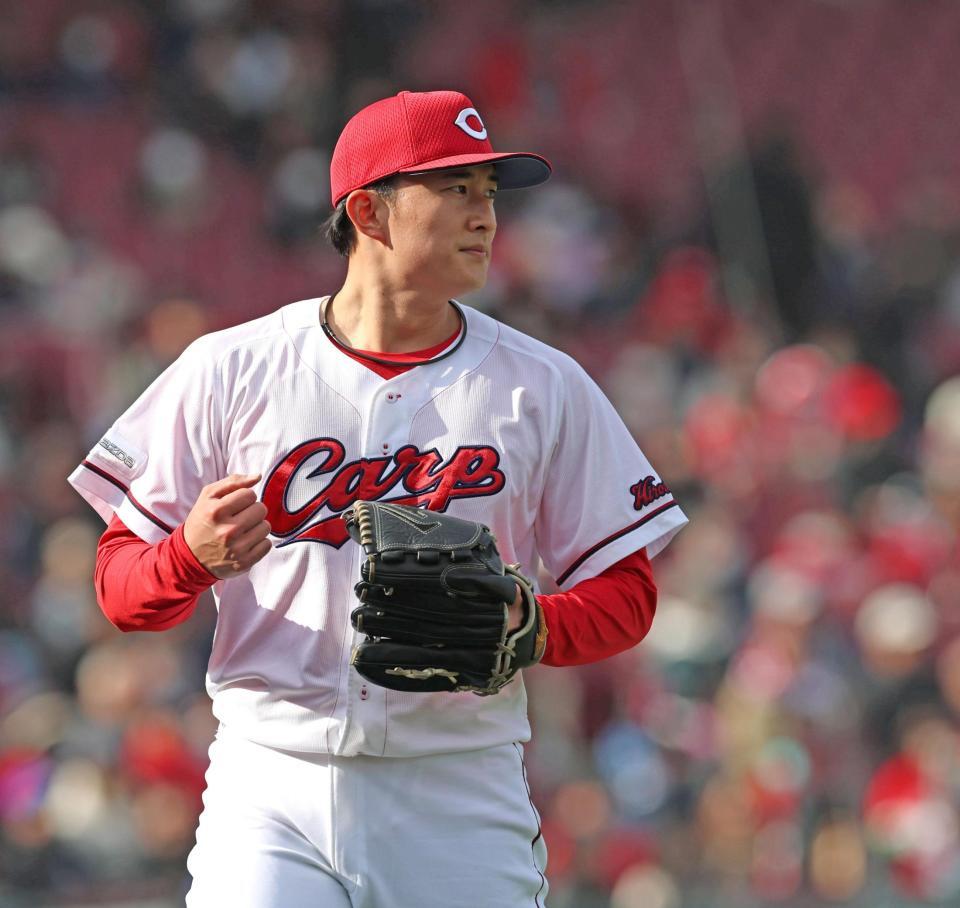 ８回、中日打線を三者凡退に抑えた斉藤汰（撮影・北村雅宏）