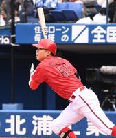 １回、左前先制タイムリーを放った平川（撮影・園田高夫）