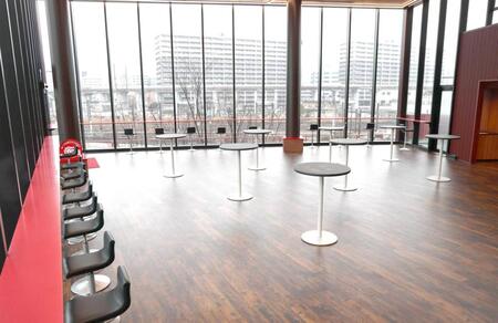 マツダスタジアム内のラウンジ全景